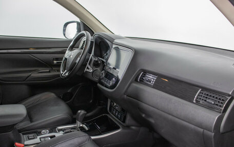 Mitsubishi Outlander III рестайлинг 3, 2018 год, 2 070 000 рублей, 9 фотография