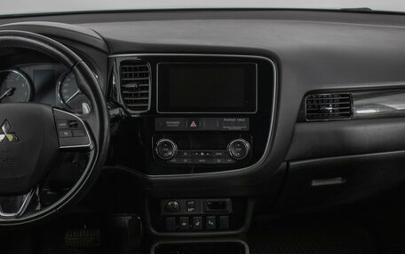 Mitsubishi Outlander III рестайлинг 3, 2018 год, 2 070 000 рублей, 14 фотография