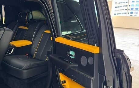 Rolls-Royce Cullinan, 2025 год, 76 400 000 рублей, 8 фотография