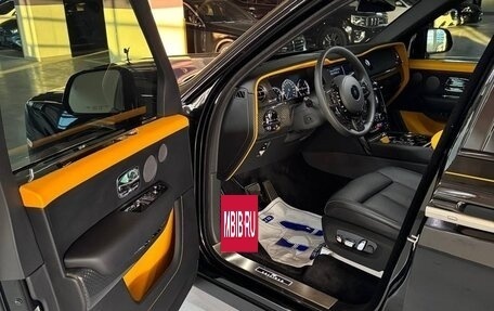 Rolls-Royce Cullinan, 2025 год, 76 400 000 рублей, 7 фотография