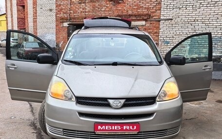 Toyota Sienna II рестайлинг, 2005 год, 1 100 000 рублей, 1 фотография