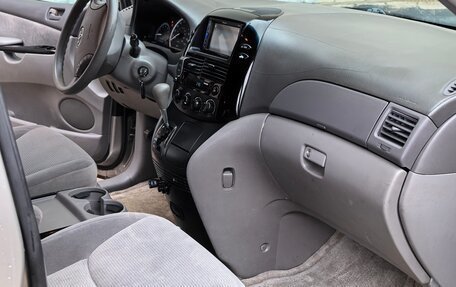 Toyota Sienna II рестайлинг, 2005 год, 1 100 000 рублей, 16 фотография