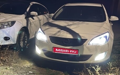 Opel Astra J, 2011 год, 750 000 рублей, 1 фотография