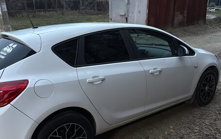 Opel Astra J, 2011 год, 750 000 рублей, 3 фотография