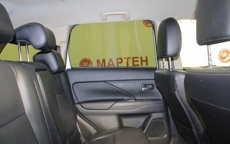 Mitsubishi Outlander III рестайлинг 3, 2016 год, 1 600 000 рублей, 11 фотография