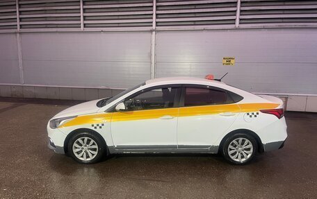 Hyundai Solaris II рестайлинг, 2018 год, 800 000 рублей, 2 фотография