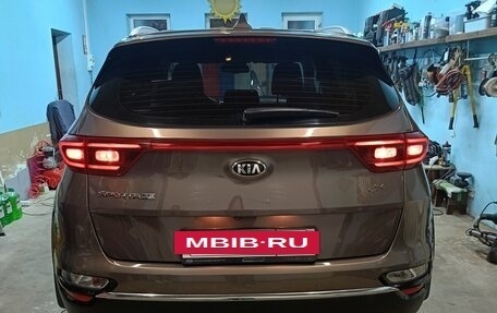 KIA Sportage IV рестайлинг, 2018 год, 1 999 000 рублей, 10 фотография