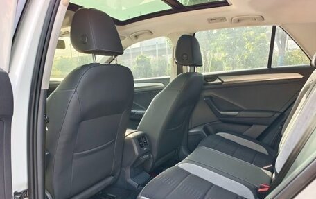 Volkswagen T-Roc I, 2022 год, 1 650 003 рублей, 9 фотография