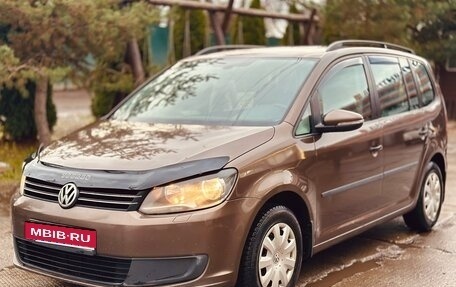 Volkswagen Touran III, 2012 год, 880 000 рублей, 1 фотография