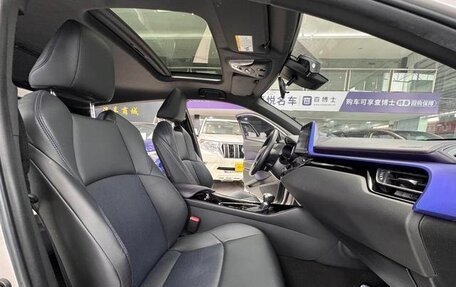 Toyota C-HR I рестайлинг, 2022 год, 1 580 500 рублей, 9 фотография