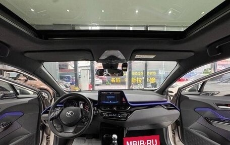 Toyota C-HR I рестайлинг, 2022 год, 1 580 500 рублей, 7 фотография