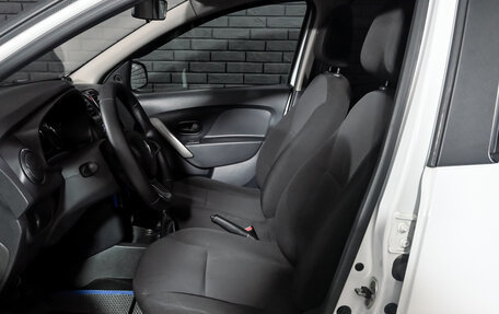 Renault Logan II, 2019 год, 840 000 рублей, 10 фотография