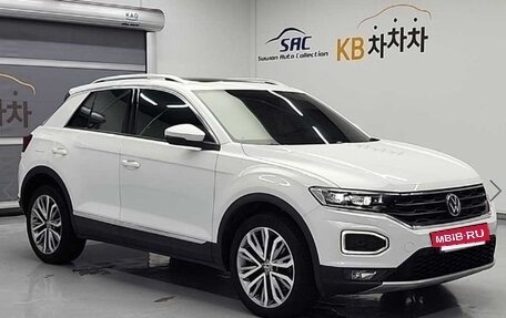 Volkswagen T-Roc I, 2021 год, 2 091 000 рублей, 2 фотография