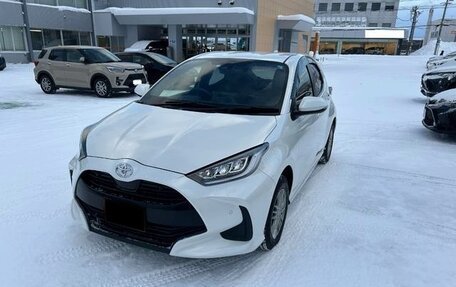 Toyota Yaris, 2022 год, 872 000 рублей, 1 фотография