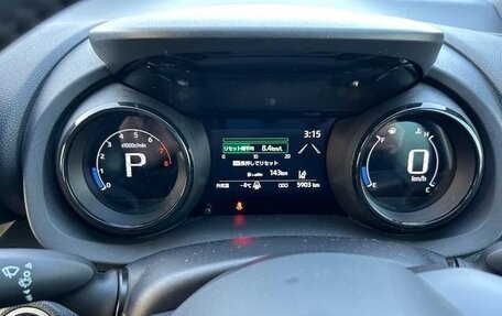 Toyota Yaris, 2022 год, 872 000 рублей, 9 фотография