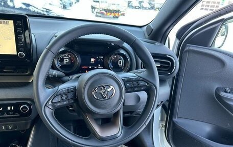 Toyota Yaris, 2022 год, 872 000 рублей, 8 фотография