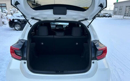 Toyota Yaris, 2022 год, 872 000 рублей, 20 фотография