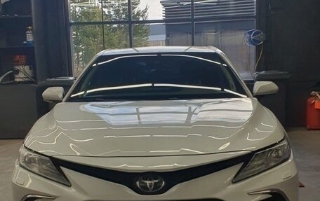 Toyota Camry, 2021 год, 2 500 000 рублей, 3 фотография