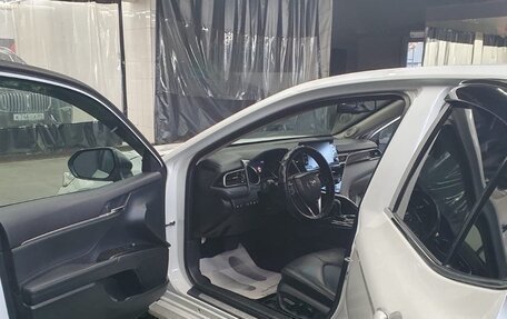 Toyota Camry, 2021 год, 2 500 000 рублей, 7 фотография