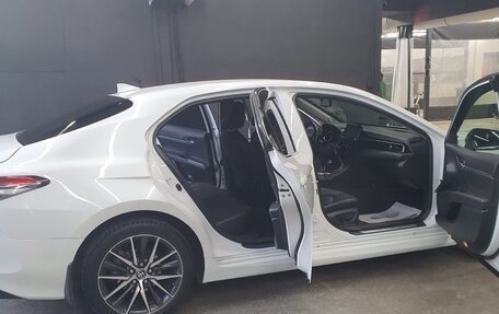 Toyota Camry, 2021 год, 2 500 000 рублей, 14 фотография