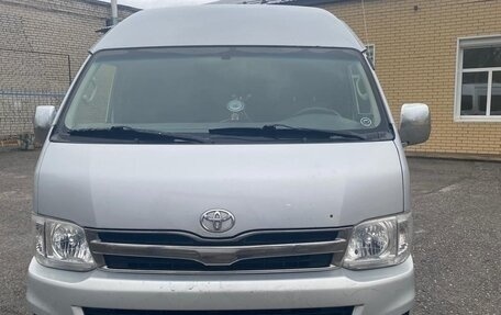 Toyota HiAce H200, 2012 год, 1 300 000 рублей, 1 фотография