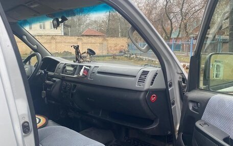 Toyota HiAce H200, 2012 год, 1 300 000 рублей, 9 фотография