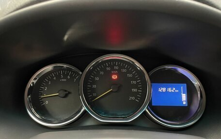 Renault Logan II, 2017 год, 797 000 рублей, 3 фотография