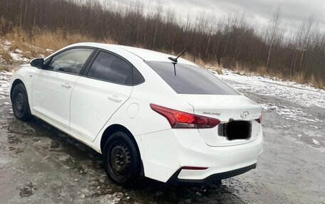 Hyundai Solaris II рестайлинг, 2018 год, 900 000 рублей, 1 фотография