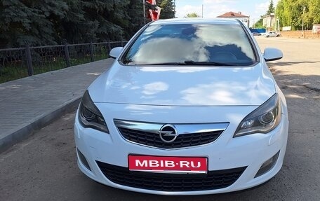 Opel Astra J, 2011 год, 625 000 рублей, 1 фотография