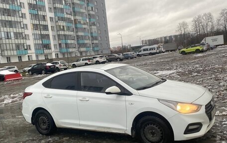 Hyundai Solaris II рестайлинг, 2018 год, 900 000 рублей, 2 фотография