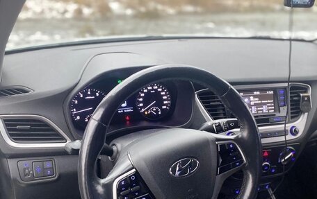 Hyundai Solaris II рестайлинг, 2018 год, 900 000 рублей, 5 фотография