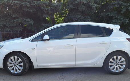 Opel Astra J, 2011 год, 625 000 рублей, 3 фотография