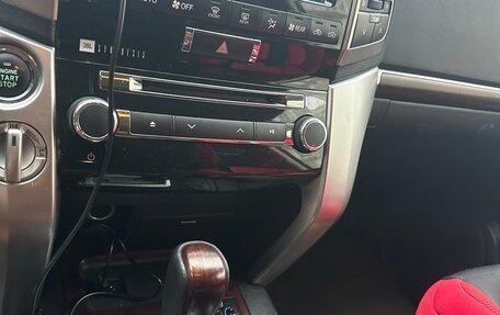 Toyota Land Cruiser 200, 2015 год, 3 699 999 рублей, 13 фотография