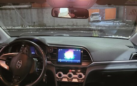 Hyundai Elantra VI рестайлинг, 2019 год, 1 250 000 рублей, 8 фотография