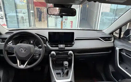 Toyota RAV4, 2023 год, 3 360 500 рублей, 7 фотография