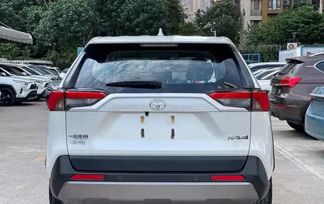 Toyota RAV4, 2023 год, 3 302 500 рублей, 5 фотография