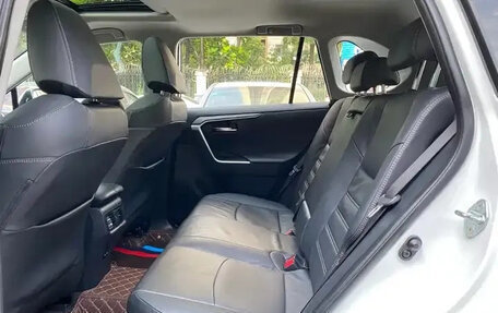 Toyota RAV4, 2023 год, 3 302 500 рублей, 8 фотография