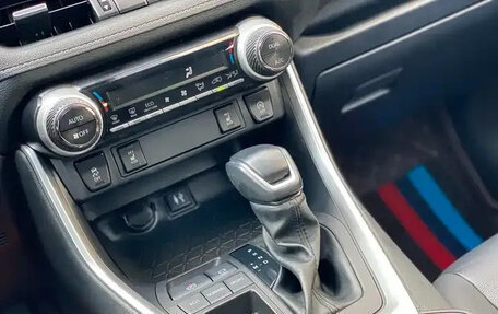 Toyota RAV4, 2023 год, 3 302 500 рублей, 10 фотография