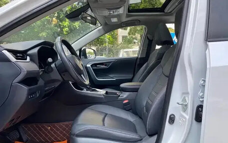 Toyota RAV4, 2023 год, 3 302 500 рублей, 7 фотография