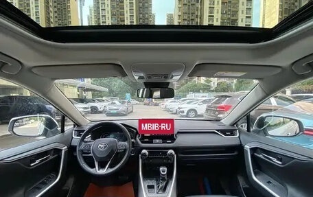 Toyota RAV4, 2023 год, 3 302 500 рублей, 9 фотография