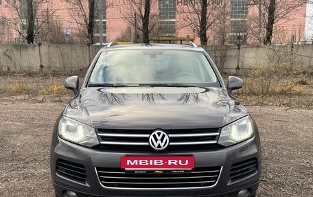 Volkswagen Touareg III, 2011 год, 1 900 000 рублей, 2 фотография