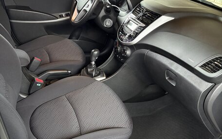 Hyundai Solaris II рестайлинг, 2013 год, 870 000 рублей, 5 фотография