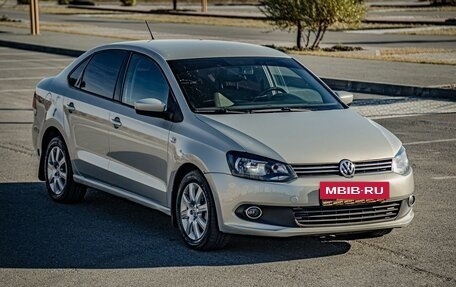 Volkswagen Polo VI (EU Market), 2014 год, 680 000 рублей, 2 фотография