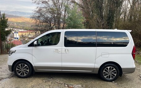 Hyundai Grand Starex Grand Starex I рестайлинг 2, 2019 год, 3 200 000 рублей, 5 фотография