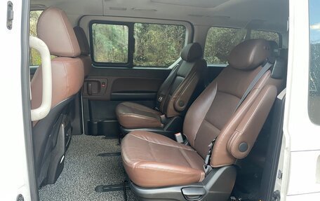 Hyundai Grand Starex Grand Starex I рестайлинг 2, 2019 год, 3 200 000 рублей, 7 фотография