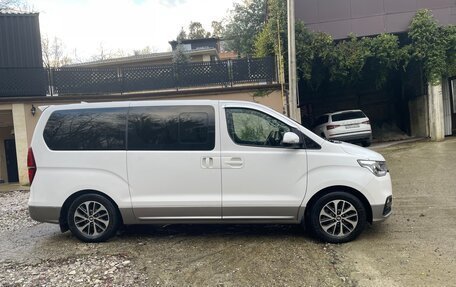 Hyundai Grand Starex Grand Starex I рестайлинг 2, 2019 год, 3 200 000 рублей, 3 фотография