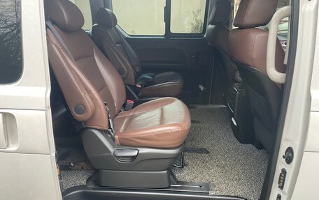 Hyundai Grand Starex Grand Starex I рестайлинг 2, 2019 год, 3 200 000 рублей, 9 фотография