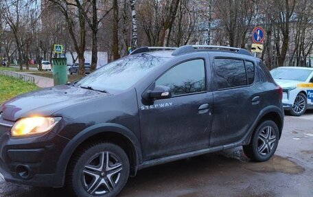 Renault Sandero II рестайлинг, 2016 год, 900 000 рублей, 2 фотография