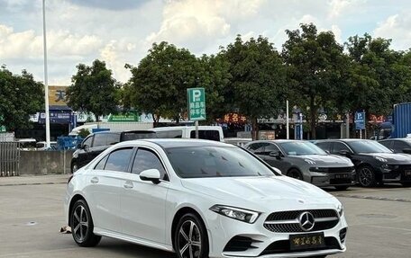 Mercedes-Benz A-Класс, 2022 год, 1 800 000 рублей, 3 фотография