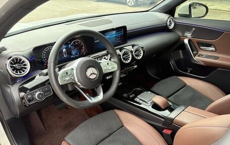 Mercedes-Benz A-Класс, 2022 год, 1 800 000 рублей, 10 фотография